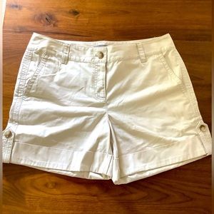 Ann Taylor signature fit chino shorts